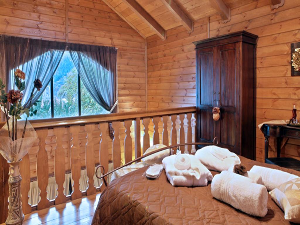 Postel nebo postele na pokoji v ubytování Feggarognemata Suites