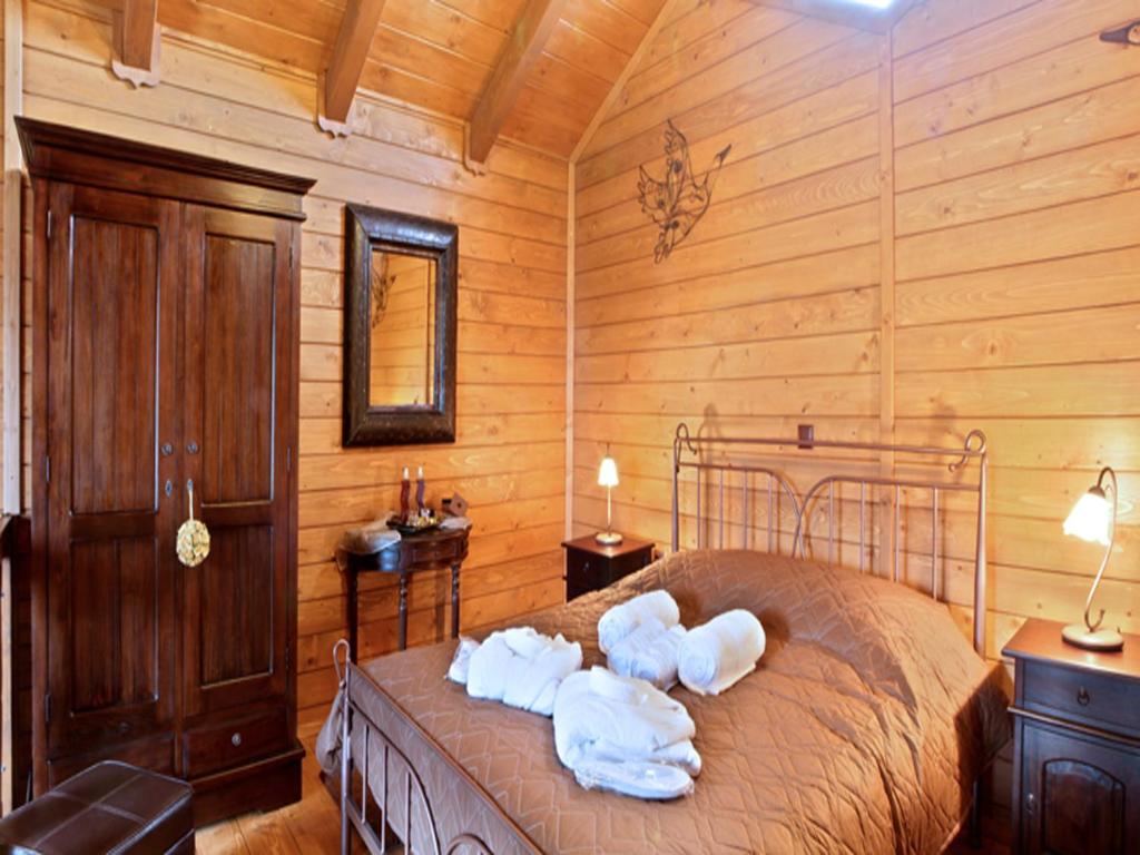 Postel nebo postele na pokoji v ubytování Feggarognemata Suites