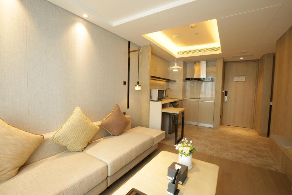 Kuchyň nebo kuchyňský kout v ubytování Shenzhen FY Hotel
