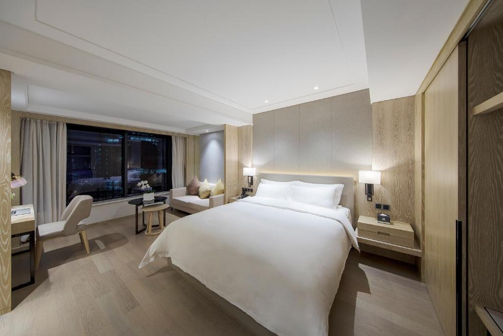 Postel nebo postele na pokoji v ubytování Shenzhen FY Hotel