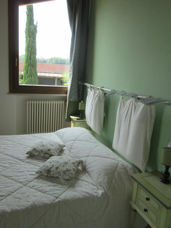Postel nebo postele na pokoji v ubytování B&B Il Melograno