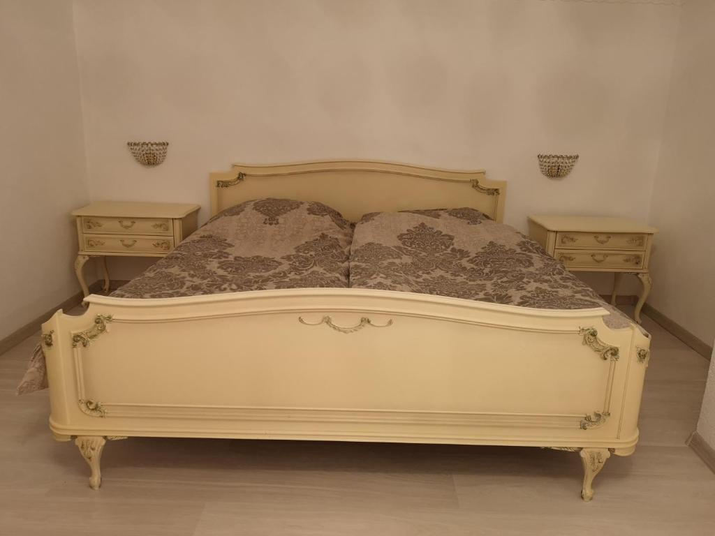 Postel nebo postele na pokoji v ubytování Ikonomov House