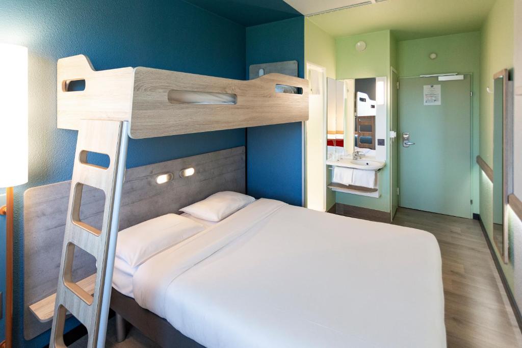 Postel nebo postele na pokoji v ubytování ibis budget Genève Aéroport