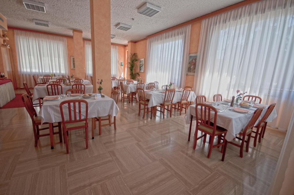 Restaurace v ubytování Hotel Alpi