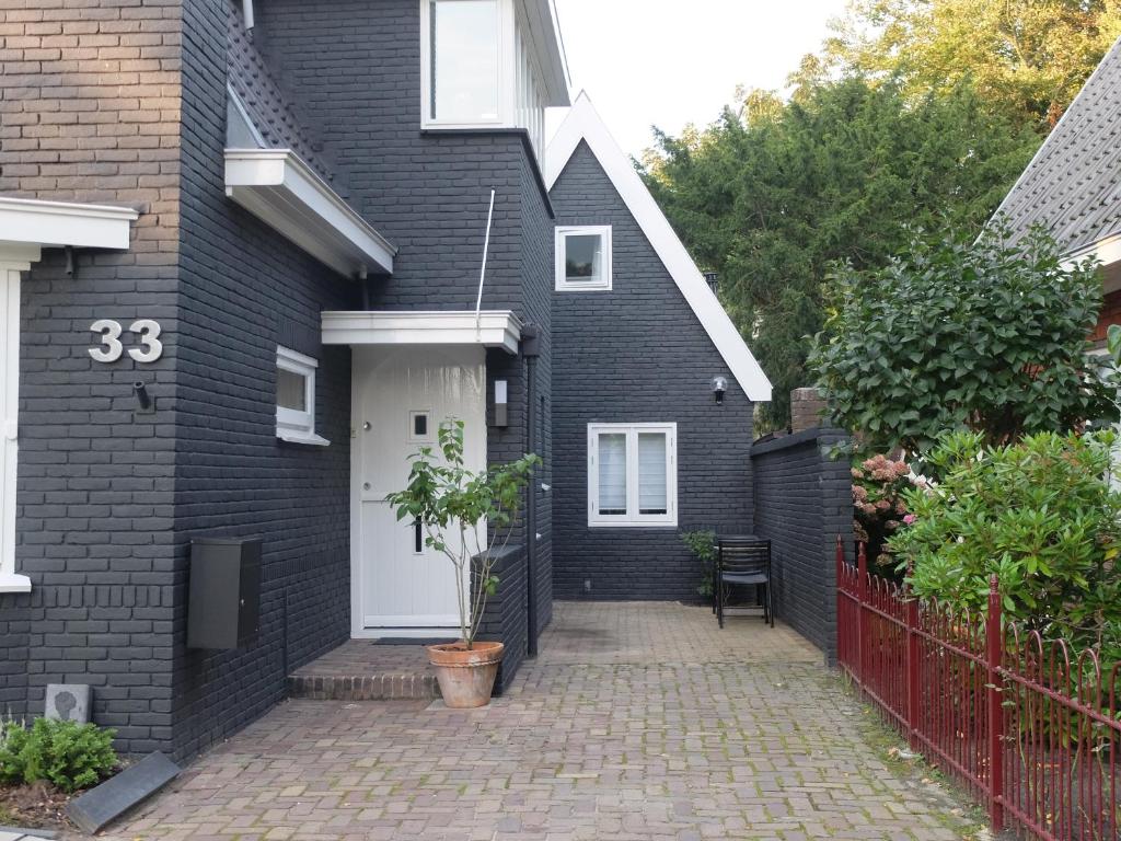 a black house with a white door at Pelt 35 in Bergen