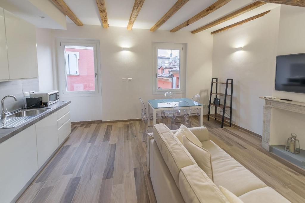 Realkasa Canonica Apartment - One-Bedroom Apartment