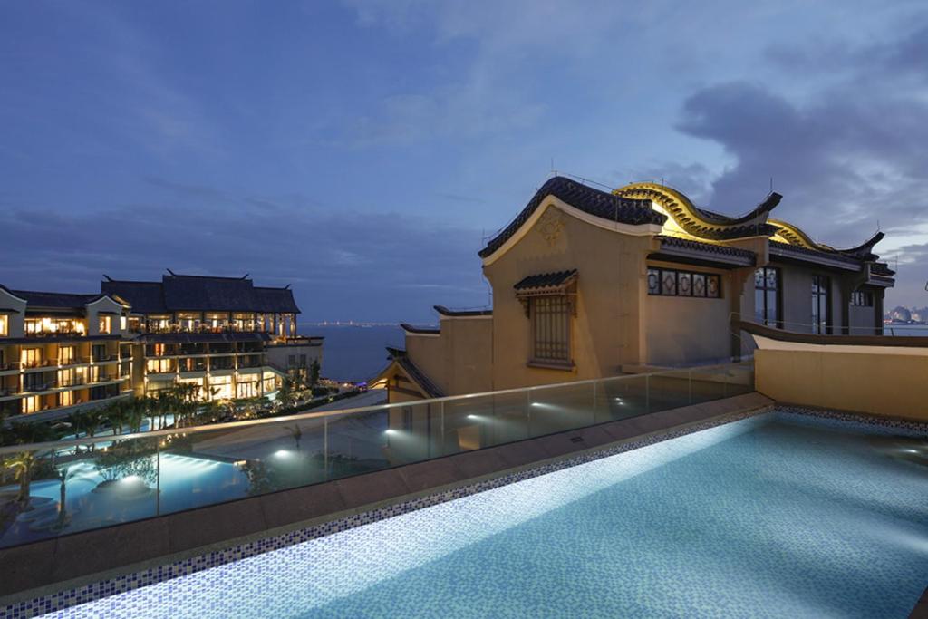Bazén v ubytování Angsana Zhuhai Phoenix Bay nebo v jeho okolí