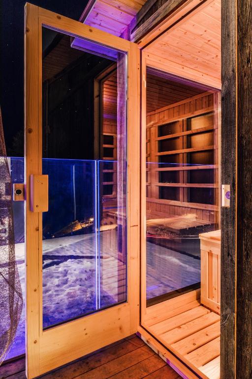 Bazén v ubytování Hotel Folgarida nebo v jeho okolí