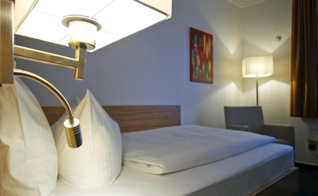 Postel nebo postele na pokoji v ubytování Hotel Schaper