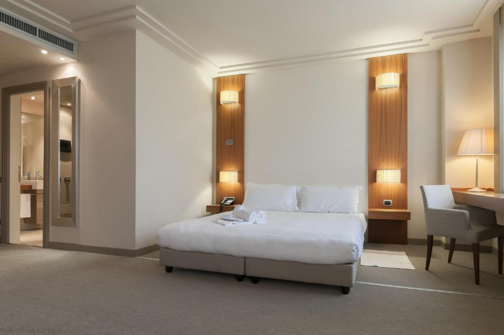 Postel nebo postele na pokoji v ubytování Hotel Barrage