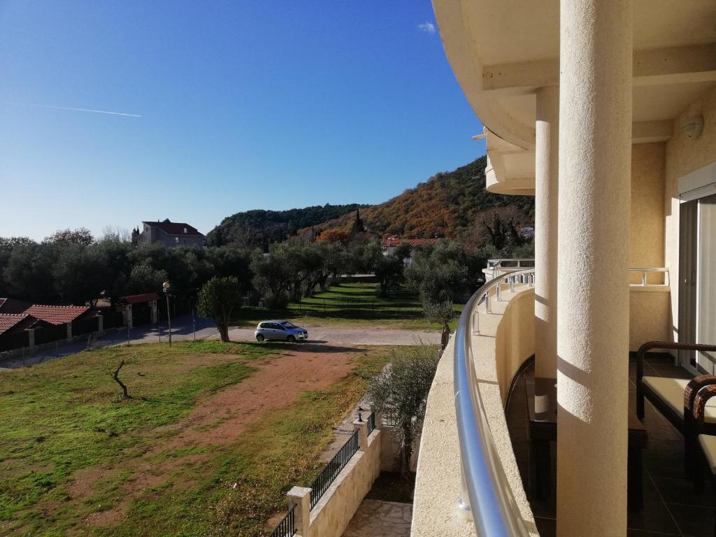 Nespecifikovaný výhled na hory nebo výhled na hory při pohledu z aparthotelu