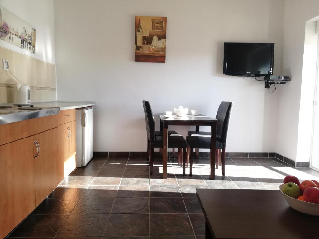 Kuchyň nebo kuchyňský kout v ubytování Apart Hotel Forte Roses Montenegro KO Buljarica