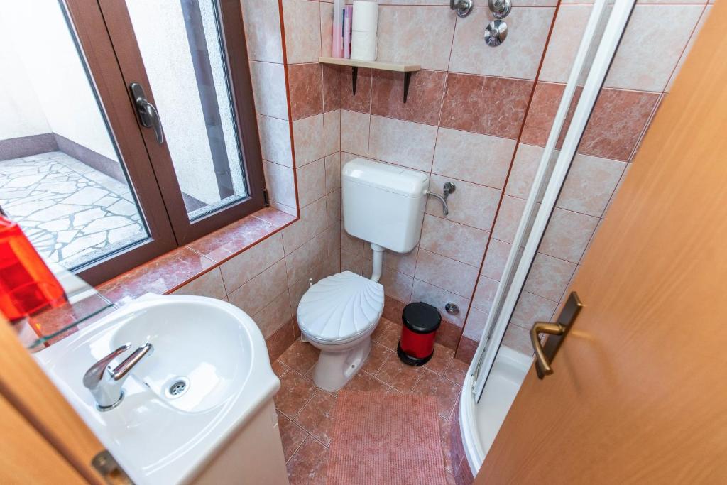 Koupelna v ubytování Apartment Jasna with breathtaking sea view, terrace and free parking