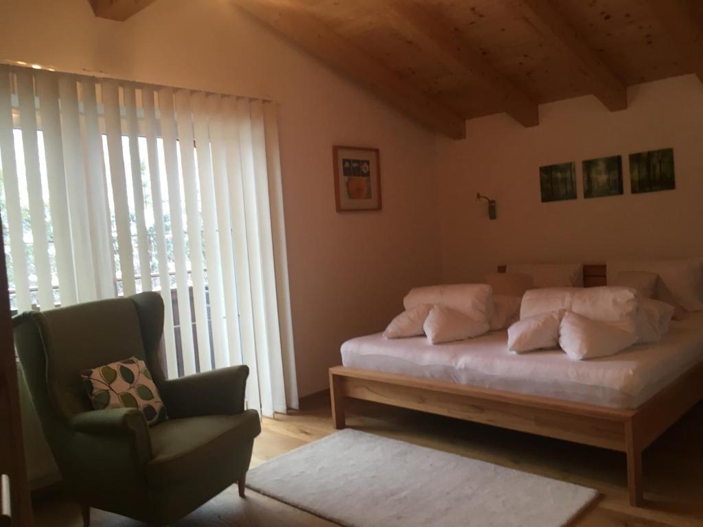 Posezení v ubytování Haus Tschirgantblick