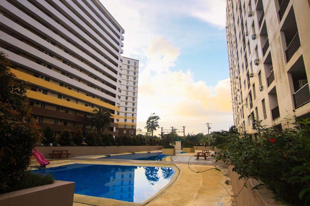 Bazén v ubytování Mak'z Condo Place nebo v jeho okolí