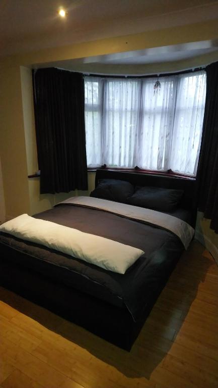 Christchurch Guesthouse Apartments - Double Room With Shared Bathroom