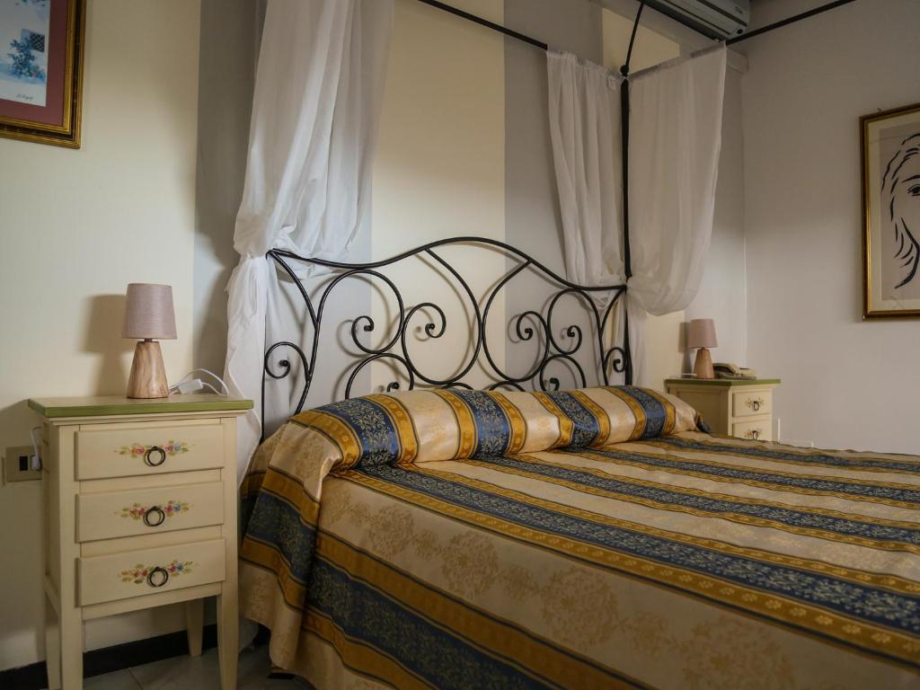 Postel nebo postele na pokoji v ubytování Hotel Delle Rose