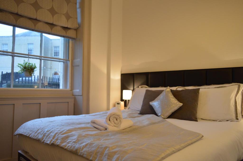 a bedroom with a bed with towels on it at Ground Floor City Retreat in Bath