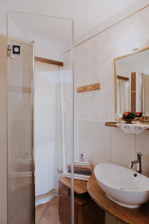 Koupelna v ubytování Koroška hiša Pri lipi, Boutique hotel