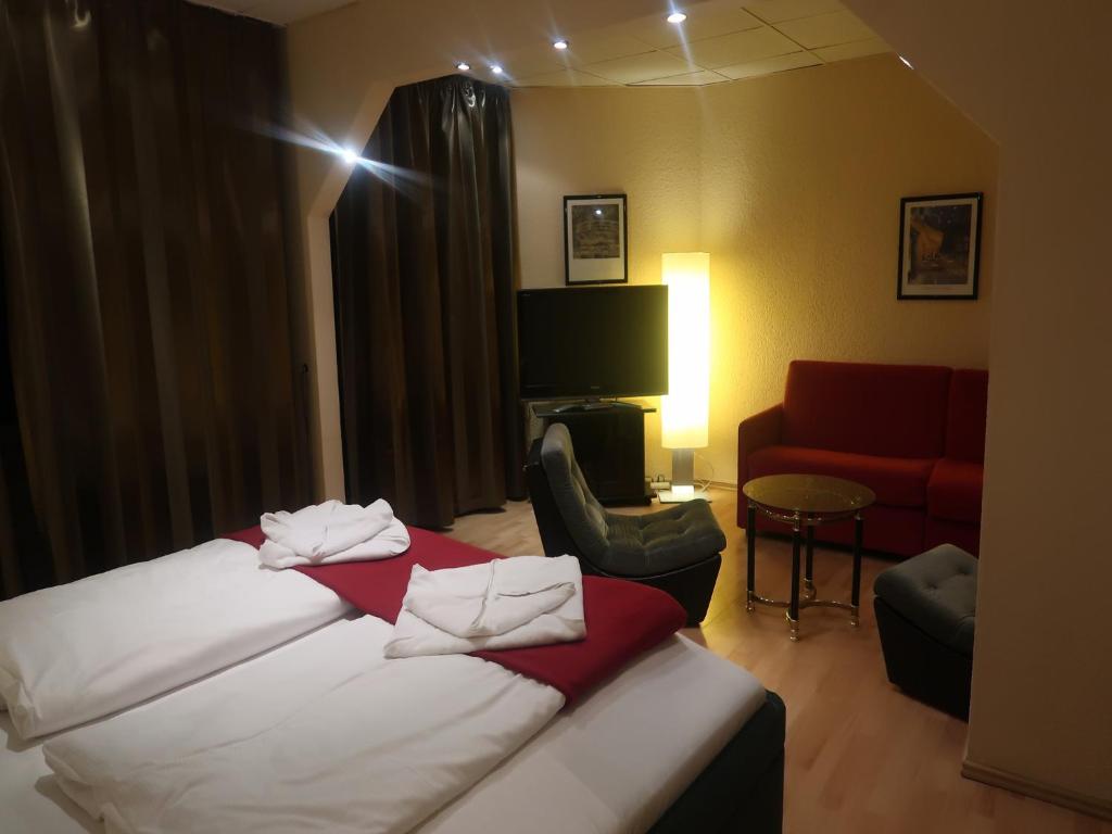 Postel nebo postele na pokoji v ubytování Hotel Adler Leipzig