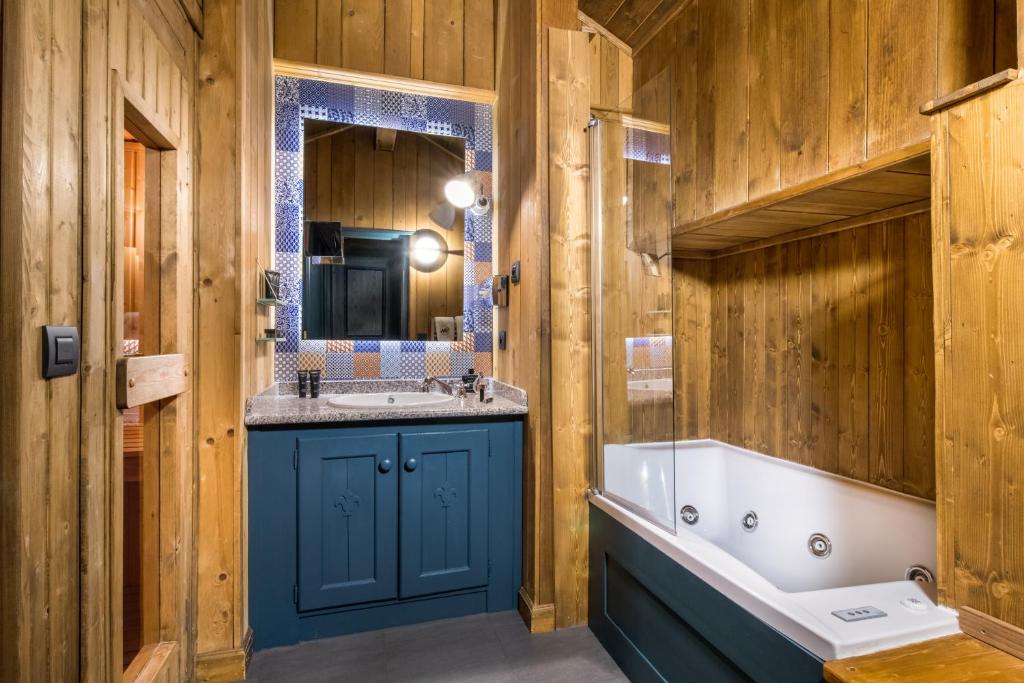 Ванная комната в Hôtel Village Montana by Les Etincelles