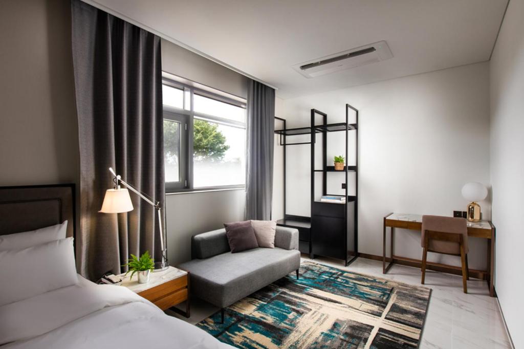 Postel nebo postele na pokoji v ubytování N Bridge Hotel JEON JU