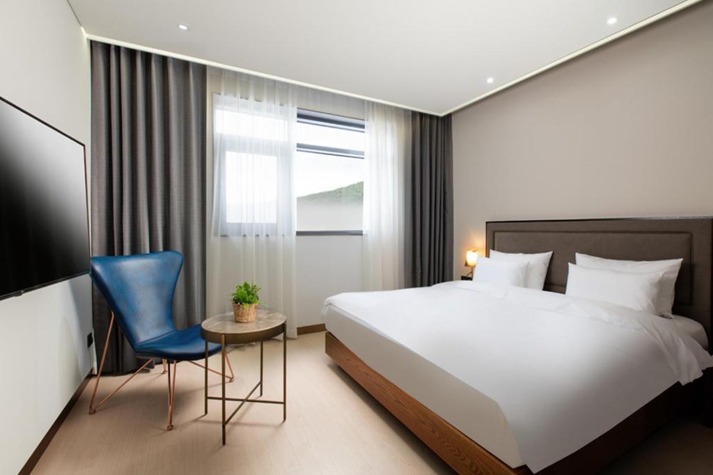 Postel nebo postele na pokoji v ubytování N Bridge Hotel JEON JU