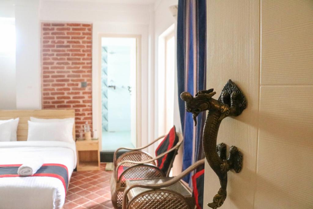 Postel nebo postele na pokoji v ubytování Chibha Classic Inn