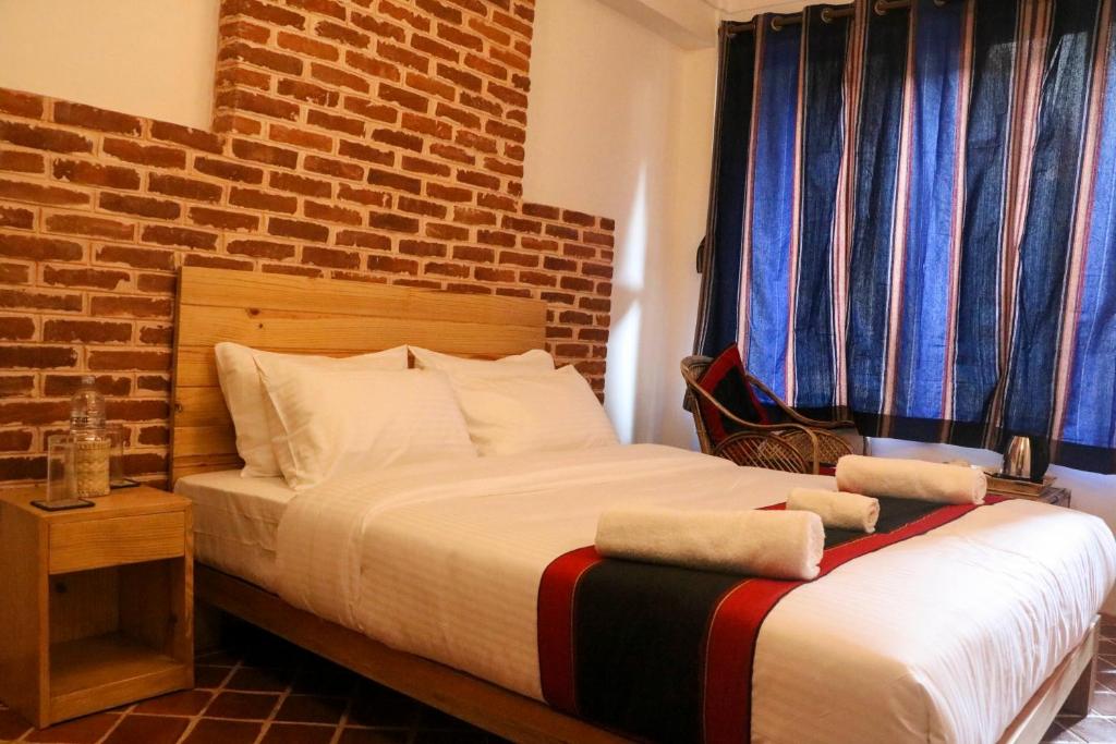 Postel nebo postele na pokoji v ubytování Chibha Classic Inn