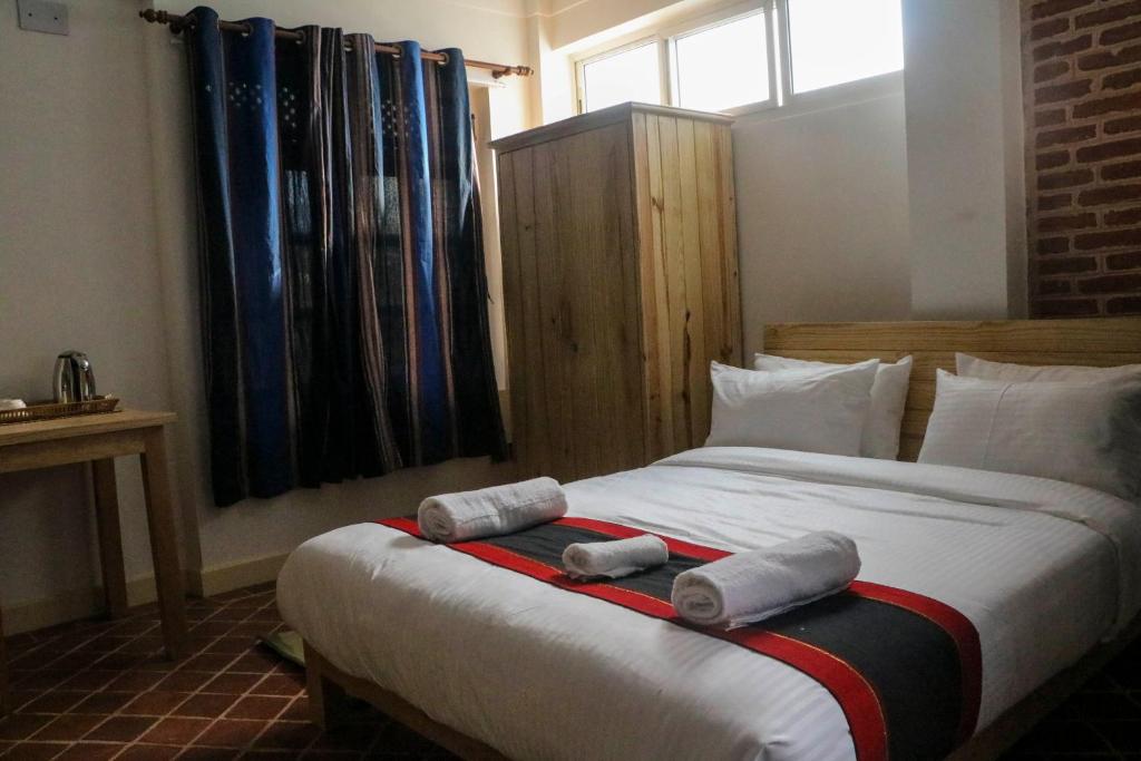 Postel nebo postele na pokoji v ubytování Chibha Classic Inn