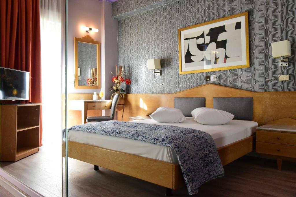 Postel nebo postele na pokoji v ubytování Eva Hotel Piraeus