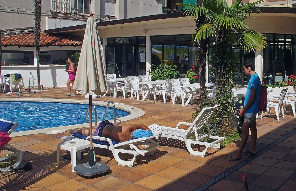 Bazén v ubytování Hotel Mireia nebo v jeho okolí