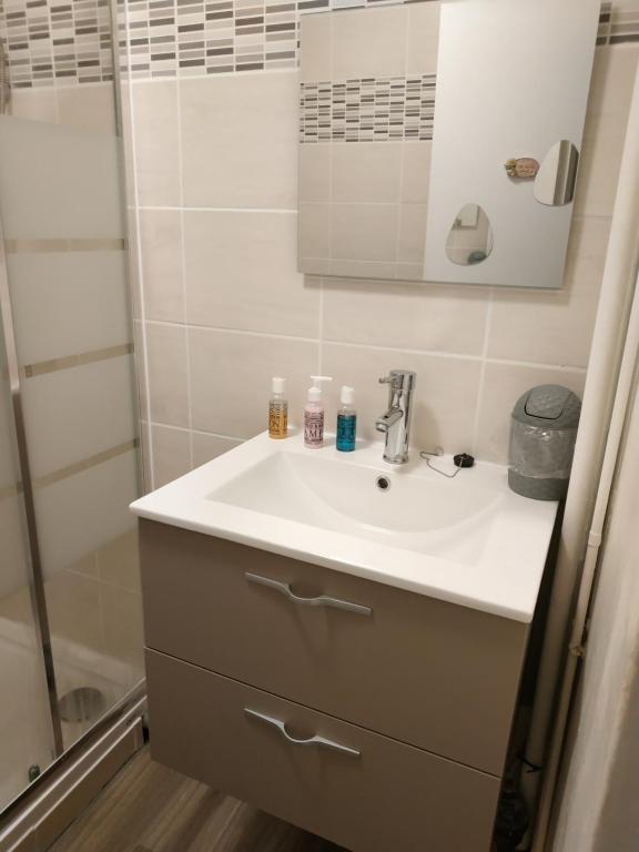 Et badeværelse på La plénitude Appt 124