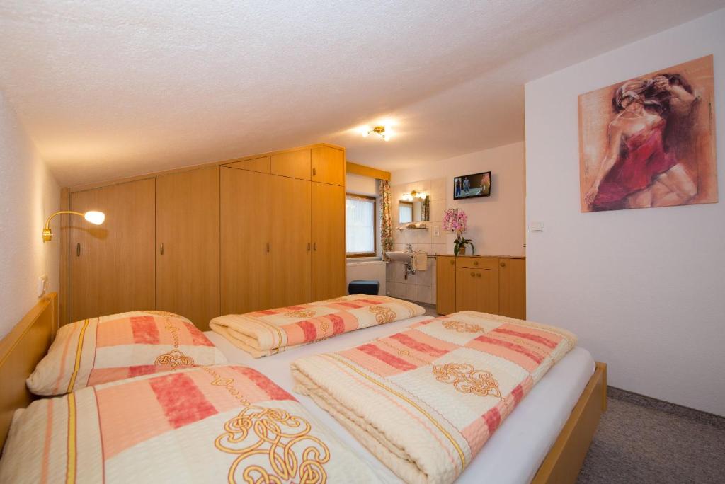 Postel nebo postele na pokoji v ubytování Gästehaus Wanker