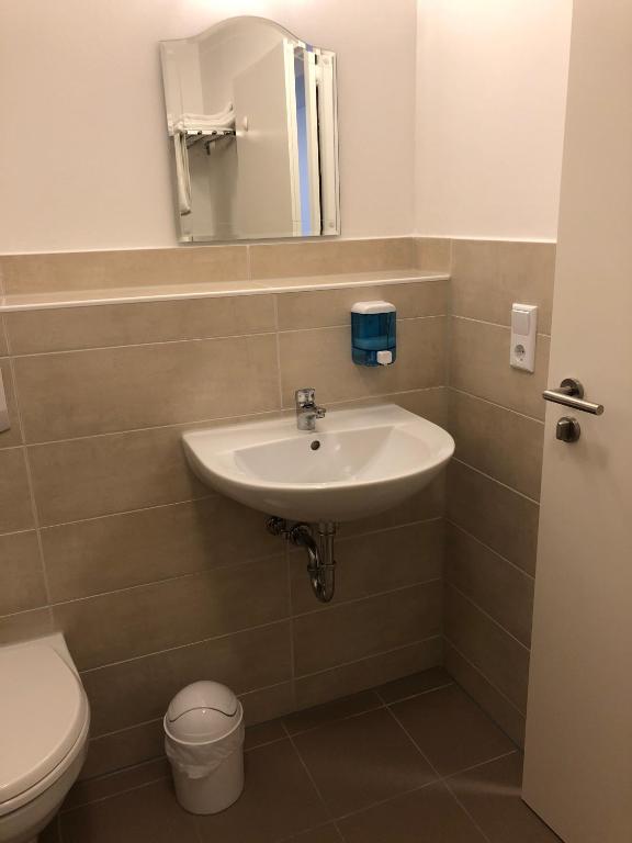 Koupelna v ubytování Stundenhotel Krieger