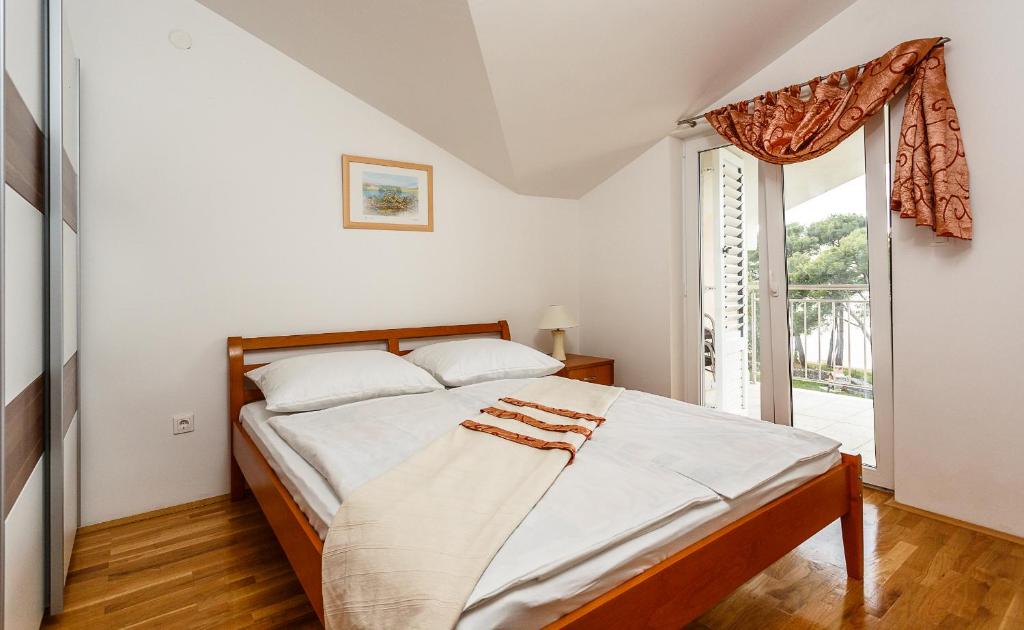 Mare & Mons Seafront Apartments - 14