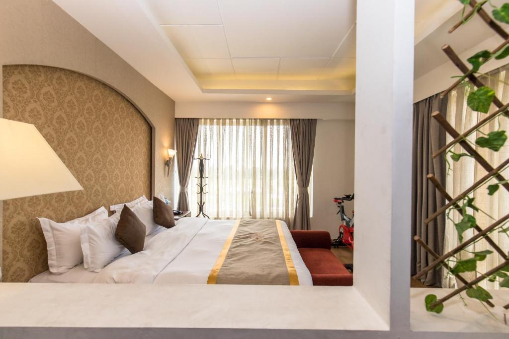 Rúm í herbergi á Hotel Ichchha