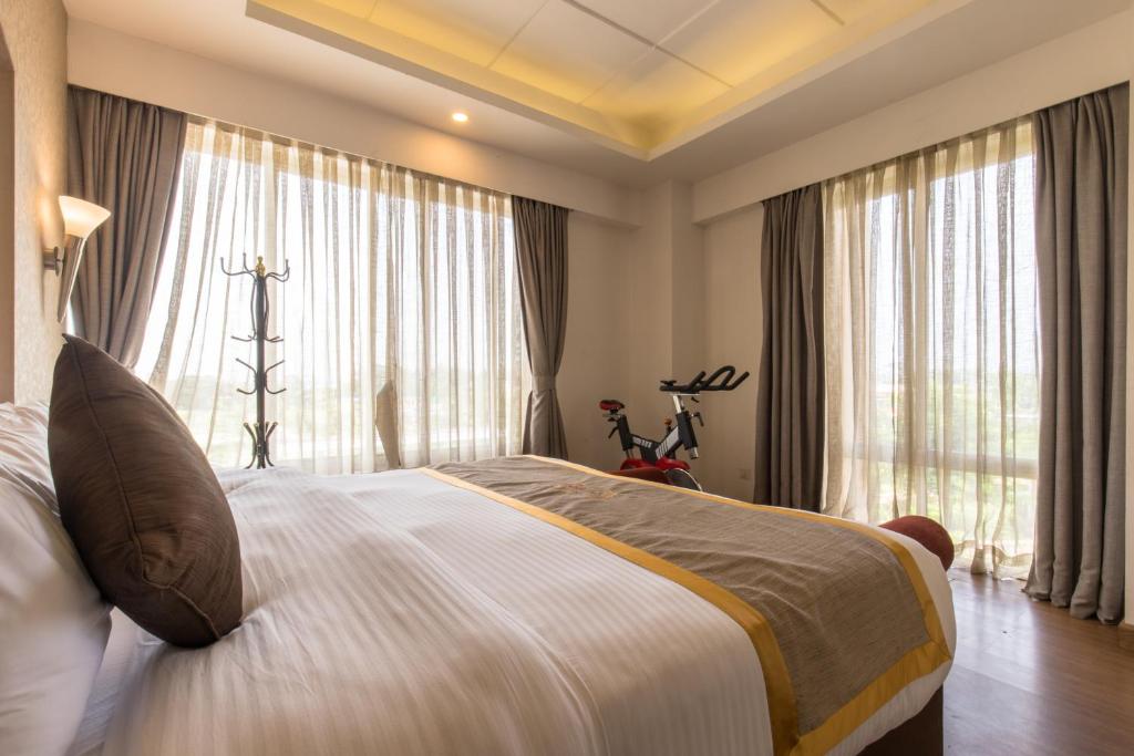 Rúm í herbergi á Hotel Ichchha