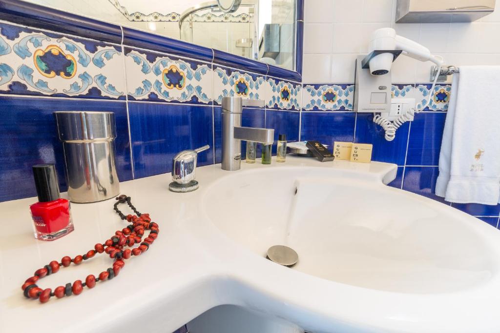 Koupelna v ubytování Hotel Eros