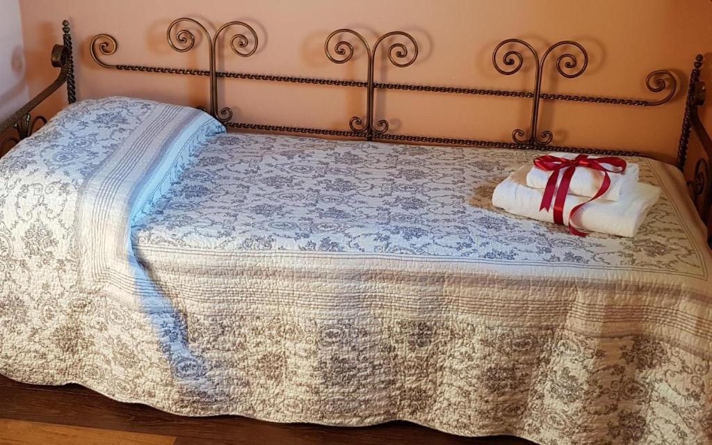 A bed or beds in a room at Podere agli Arrighi