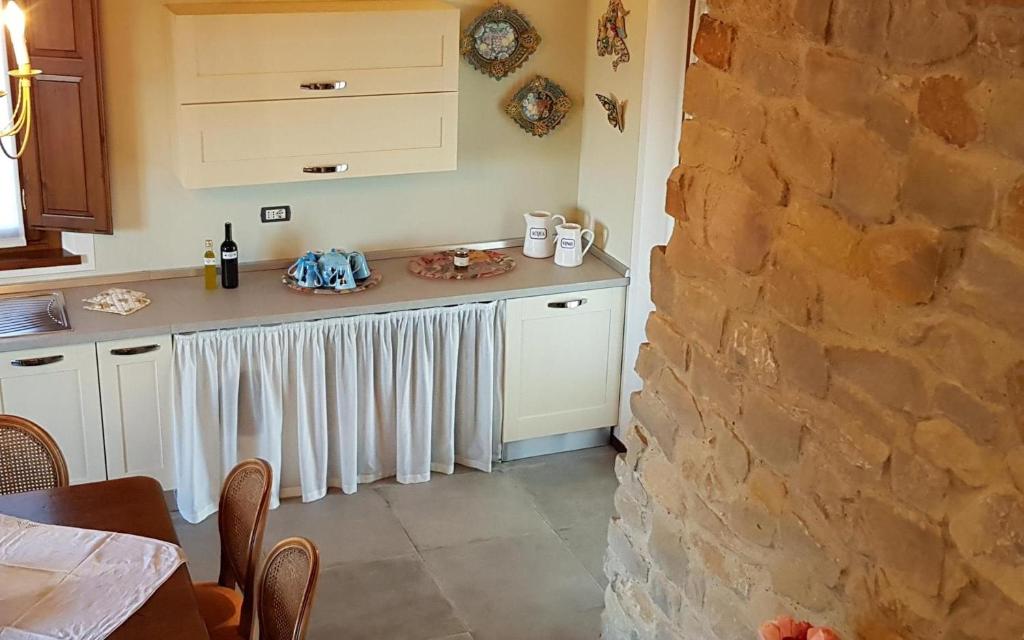 A kitchen or kitchenette at Podere agli Arrighi