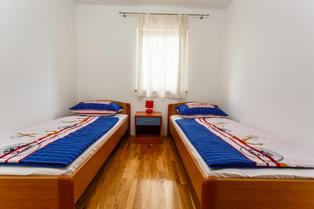 Mare & Mons Seafront Apartments - 6