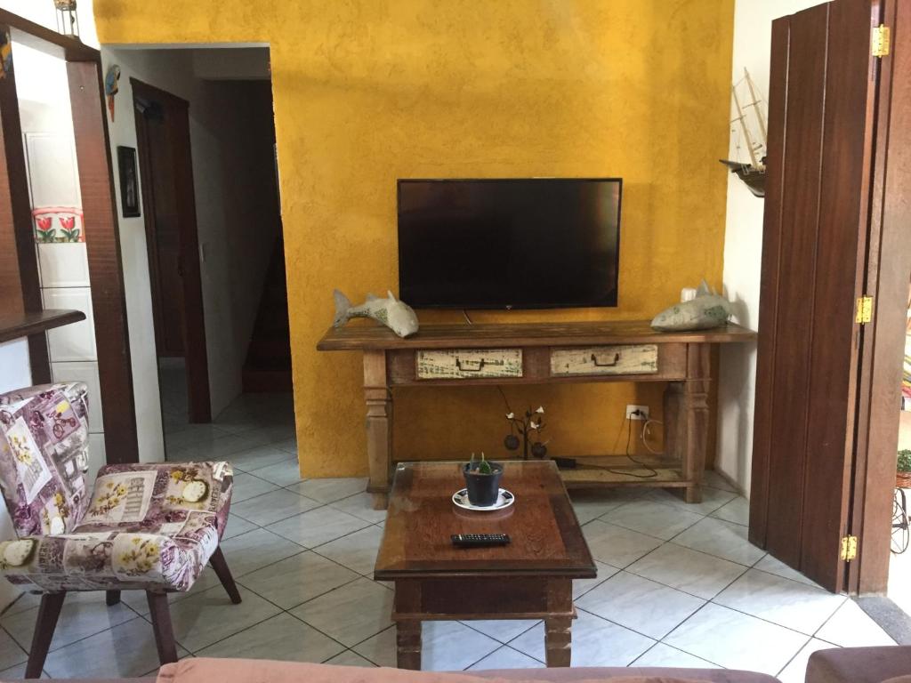 En tv och/eller ett underhållningssystem på Casa em Paraty