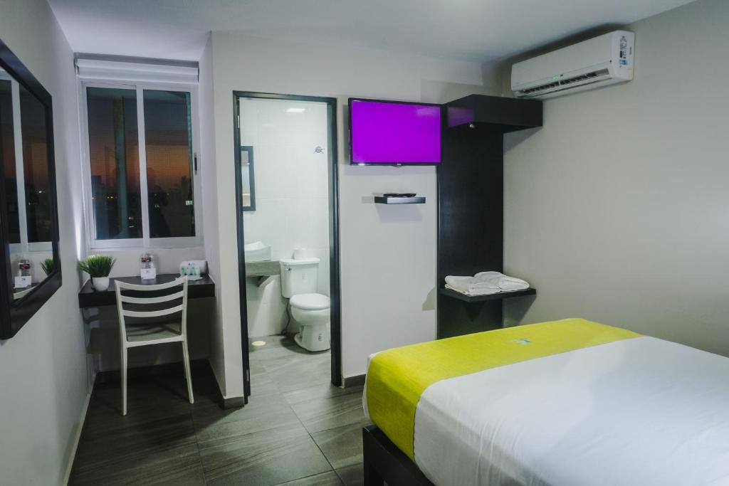 Postel nebo postele na pokoji v ubytování HOTEL CAREYES