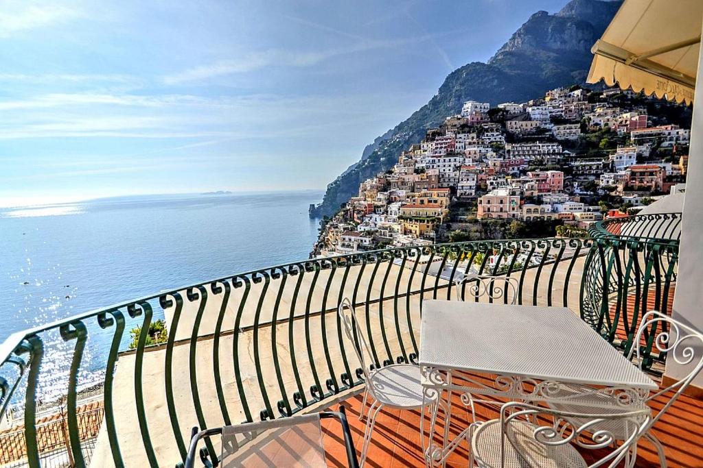 Balcone o terrazza di Positano Villa Sleeps 4 Air Con WiFi