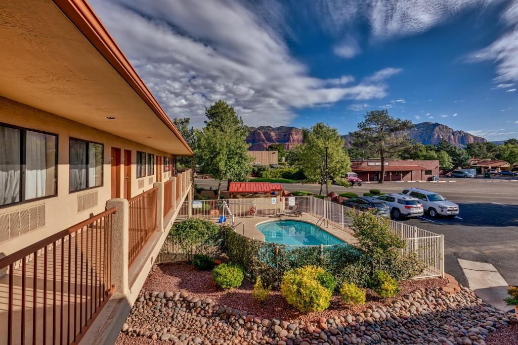 Bazén v ubytování The Views Inn Sedona nebo v jeho okolí