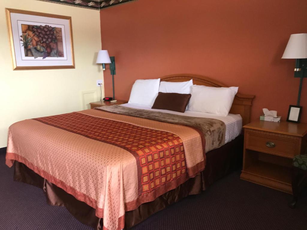 Postel nebo postele na pokoji v ubytování Shamrock Country Inn