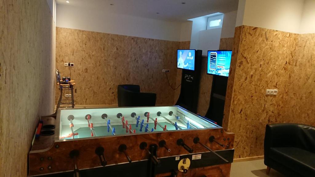 TV a/nebo společenská místnost v ubytování Aktiv Hotel Zur Rose am Brenner