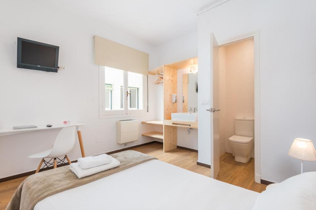 Postel nebo postele na pokoji v ubytování Hostal Jume - Urban Rooms