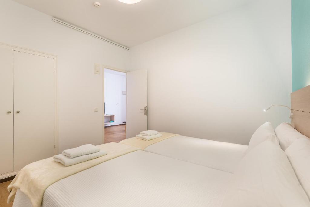 Postel nebo postele na pokoji v ubytování Hostal Jume - Urban Rooms